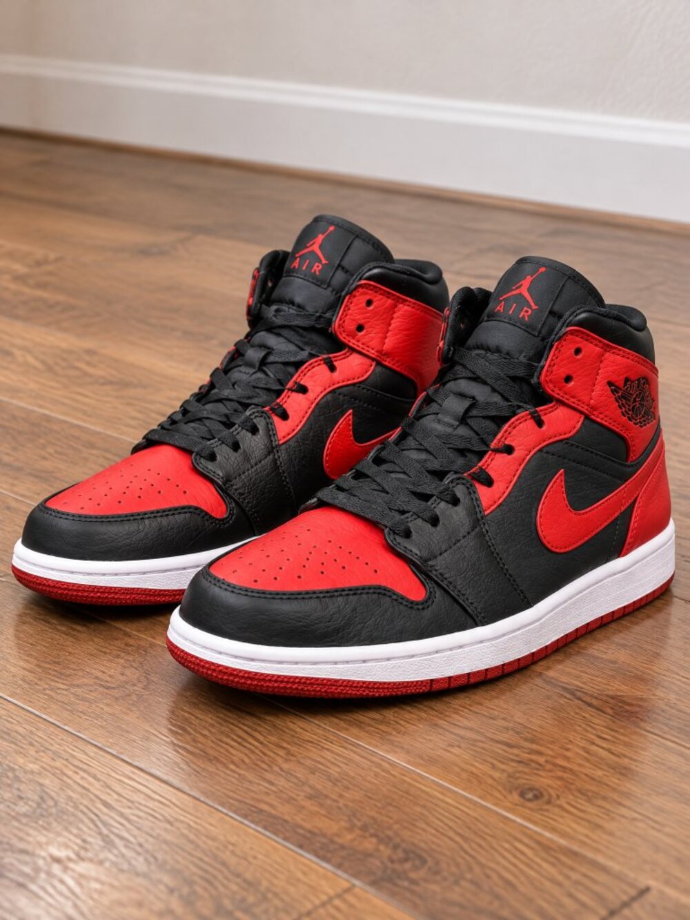 Air Jordan 1 Mid Bred Black Red Sneakers NEW in Box Women's 7.5